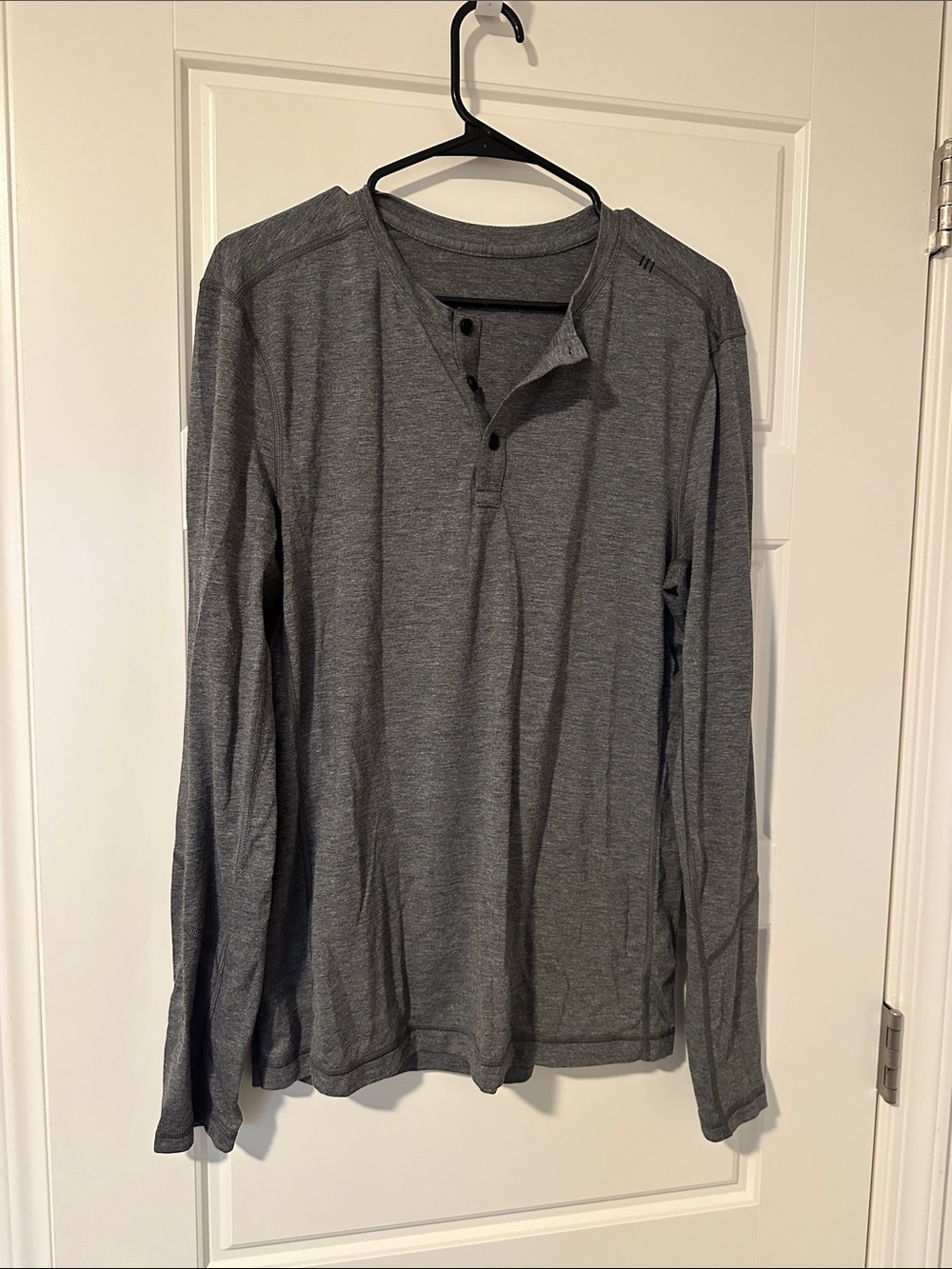 lululemon athletica Men's Long-Sleeve Gray Henley Top
